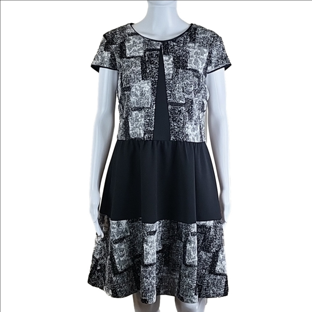 Betsey Johnson Black White Abstract Textured Short Sleeve Fit & Flare Dress